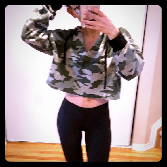 ⭐️2 for $30⭐️ Cropped Sweatshirt